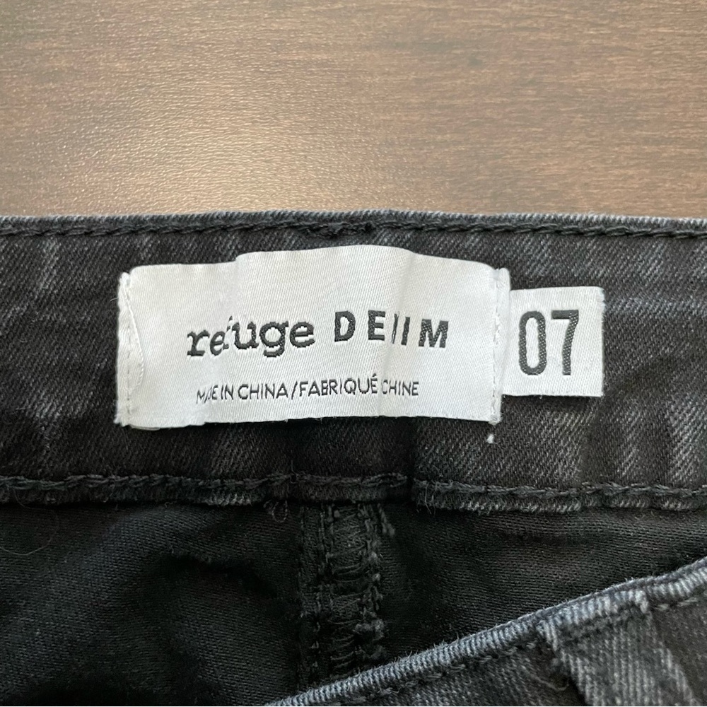 Refuge Denim Black Cargo Jean Shorts Women’s Size 7 - Picture 3 of 6